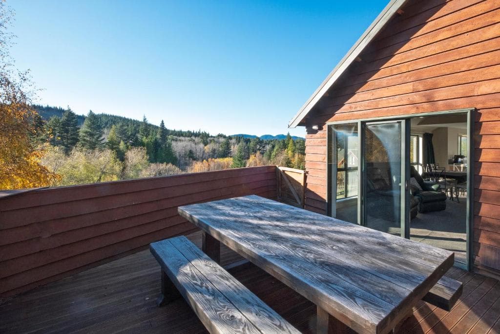 Hanmer Haven - 4Br and 2 bathrooms - living room, family rooms, and an indoor play area