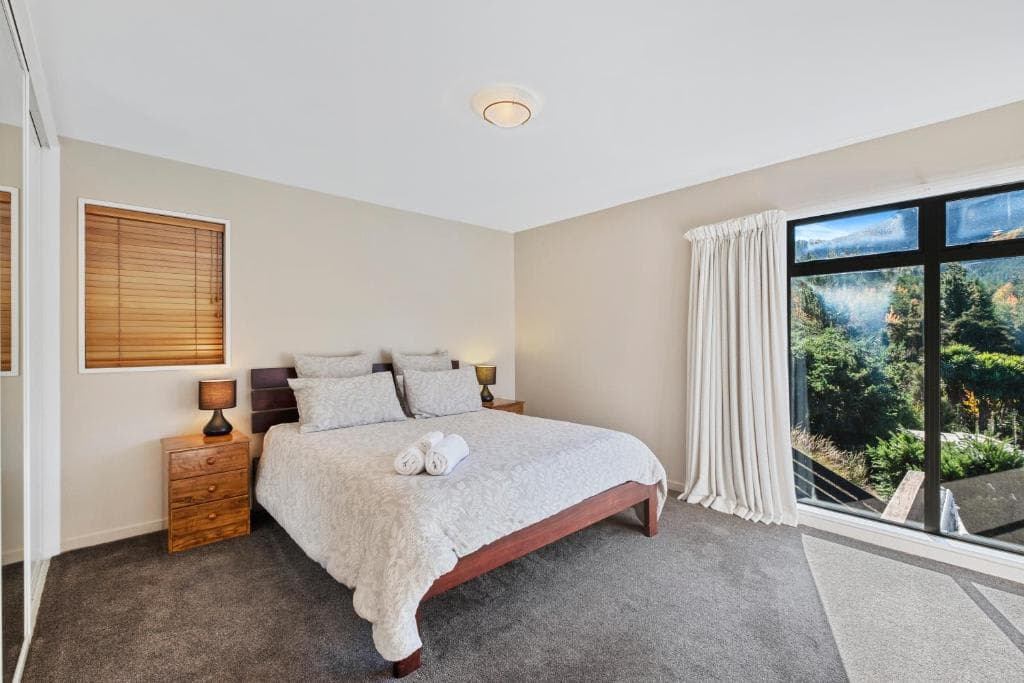 Hanmer Haven - 4Br and 2 bathrooms - living room, family rooms, and an indoor play area - Thumbnail 2