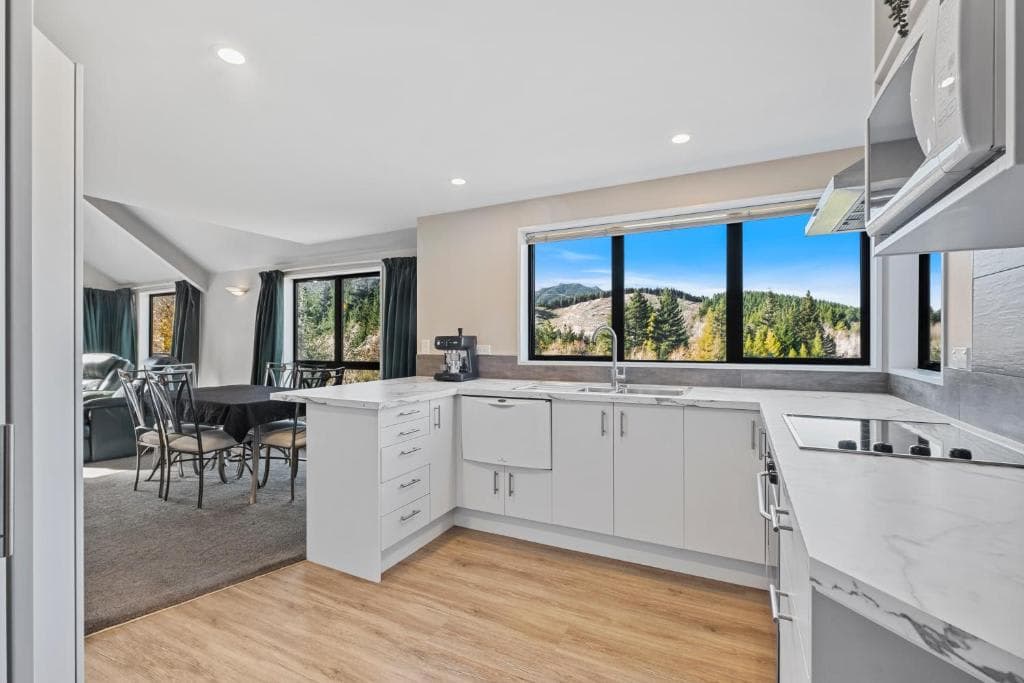 Hanmer Haven - 4Br and 2 bathrooms - living room, family rooms, and an indoor play area - Thumbnail 5